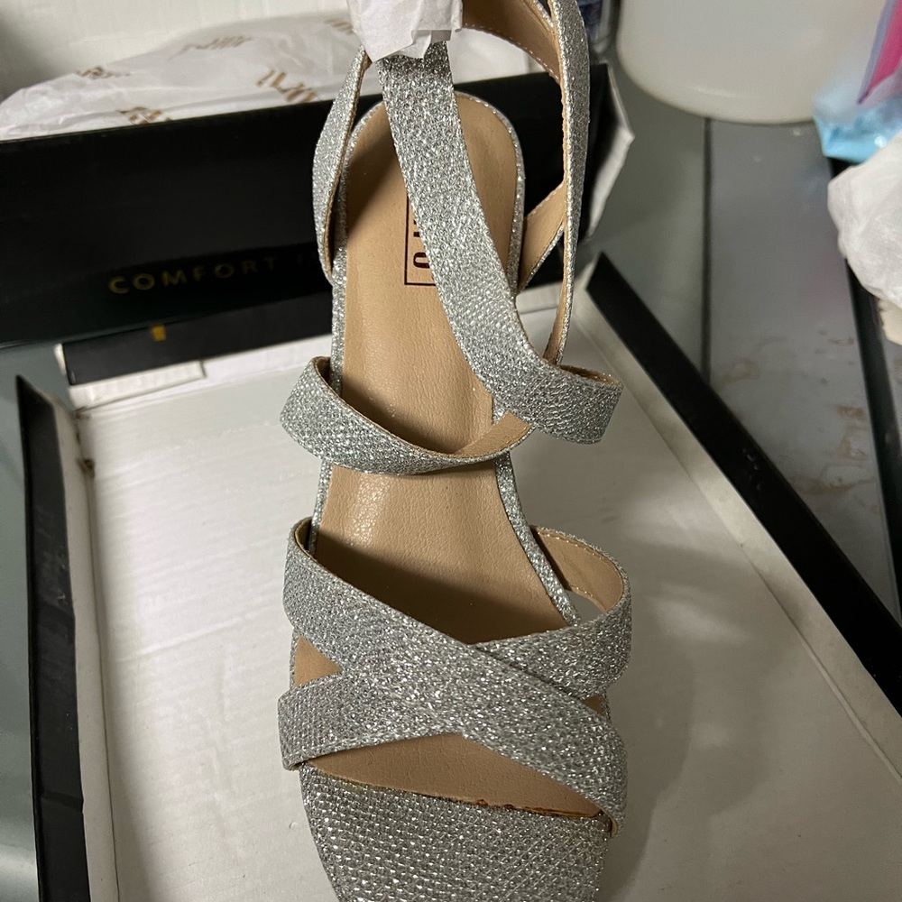 DRESS PLATFORM HIGH HEELS:Heel measures 4.3 inches(approx), platform measures 1